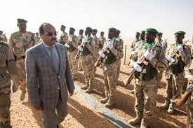 رئيس موريتانيا في جولة ميدانية لمراكز قيادات أركان الأمن والجيش