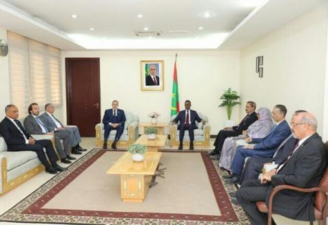 الوزير الأول  ولد بلال يجتمع بوزير التجارة الجزائري